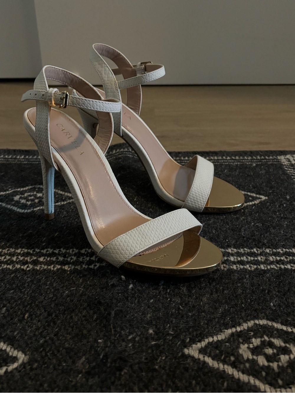 Carvela White Textured Strappy Heeled Sandals EU 36 | Worn Once